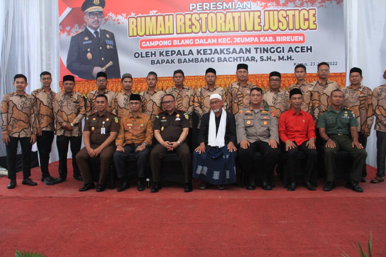 Kepala Kejaksaan Tinggi (Kajati) Aceh Bambang Bachtiar SH, MH melakukan kunjungan kerja ke Gampong Blang 1